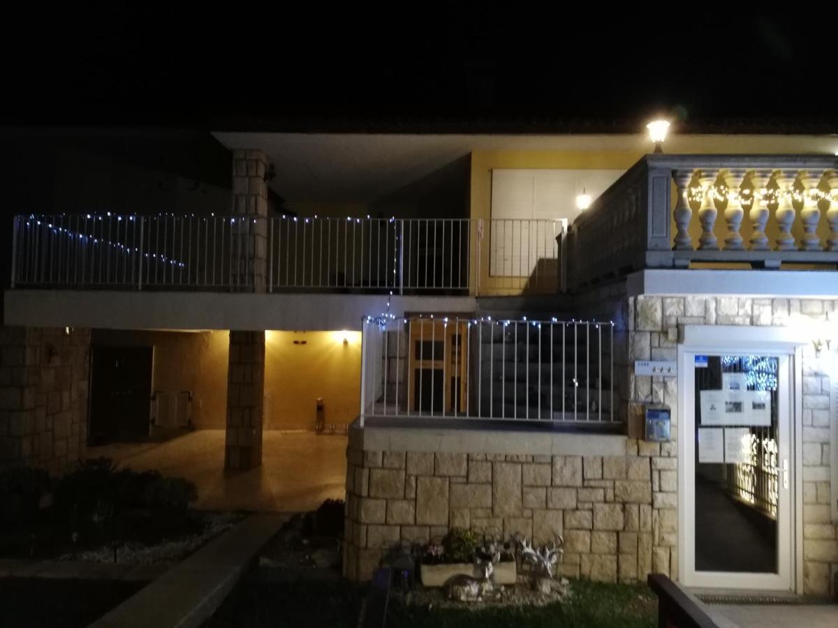 Guest House Vila Luka Порторож Екстериор снимка